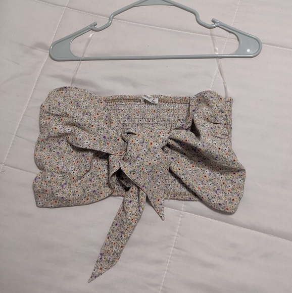 Front tie crop top, NWOT SIZE MEDIUM. ✨ - Picture 3 of 3